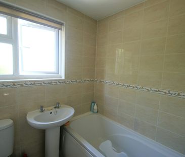 Terraced House to rent on - Photo 4