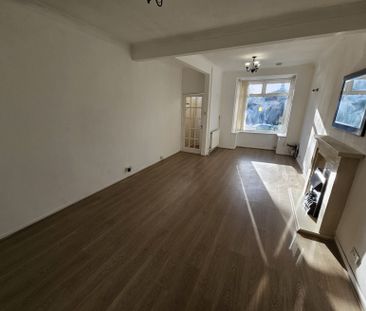 3 bedroom end of terrace house to rent - Photo 2