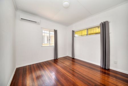 60 Seagull Avenue, Mermaid Beach QLD 4218 - House For Rent | Domain - Photo 2