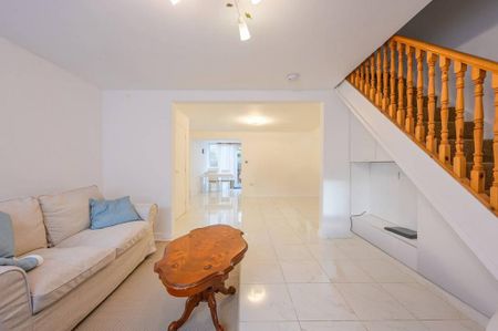 4 bedroom terraced house to rent - Photo 3