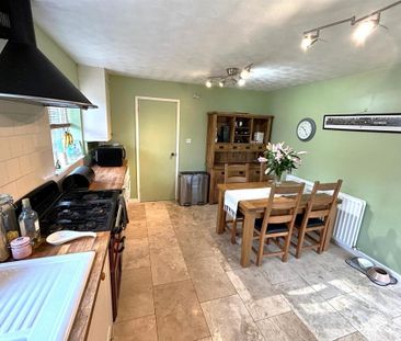 4 bedroom detached house to rent - Photo 5