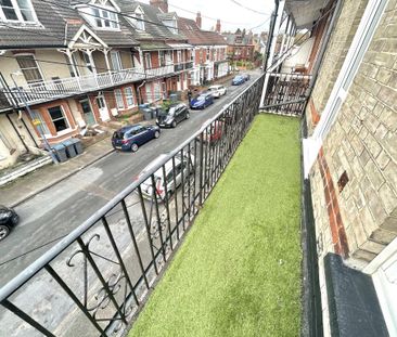 3 bedroom maisonette to rent - Photo 5