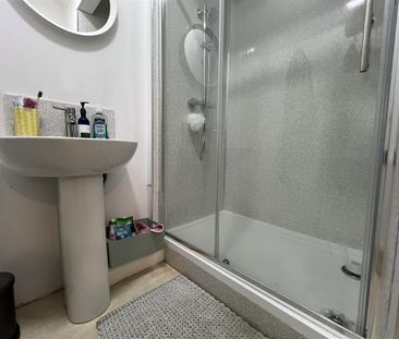 Ashville Avenue, Hyde Park, LS6 1LX, Leeds - Photo 2