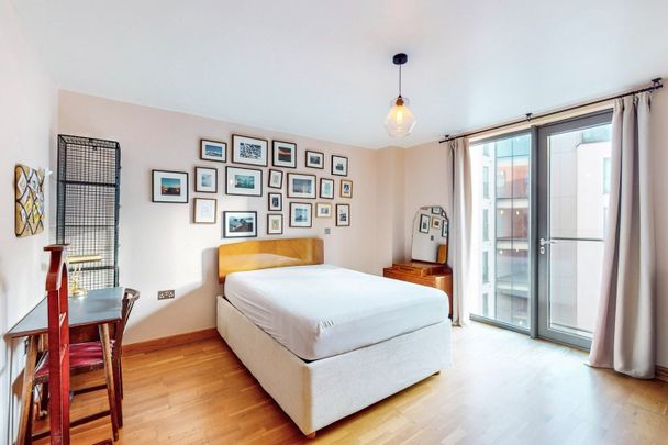 2 Bed Flat, Omega Works, E3 - Photo 1