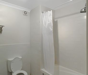 Spacious 2-Bedroom Unit in Onehunga - Photo 2
