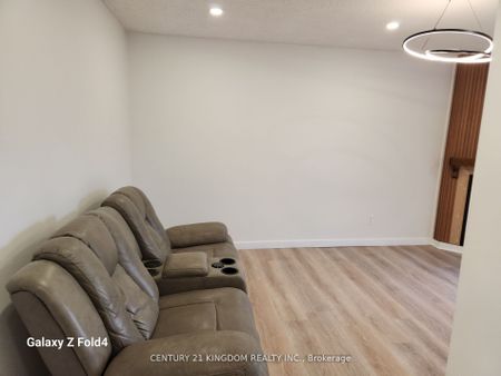 Detached Home For Lease | E8114930 - Photo 5