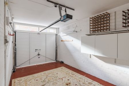 Cadogan Lane, London, SW1X - Photo 4