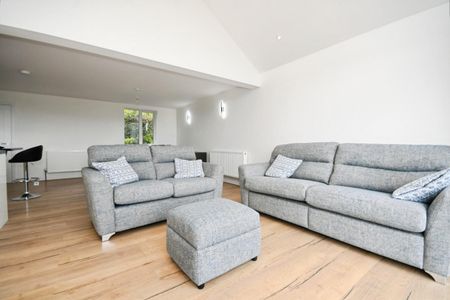 3 bedroom Bungalow To Let - Photo 3