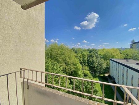 Großzügige 2-Zimmer-Wohnung mit Balkon! - Foto 4