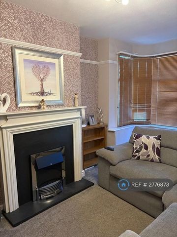 3 bedroom semi-detached house to rent - Photo 2