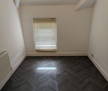 Top Floor Flat, Cowbridge Road East, Cardiff - Photo 2