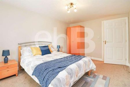 Birch Meadow Close, Warwick, CV34 - Photo 2