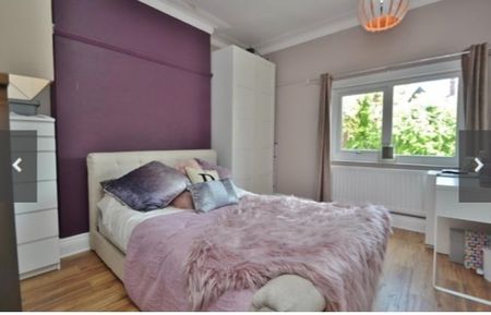 2 Bed Flat, Arncliffe Road, LS16 - Photo 3