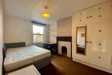 5 bedroom terraced house to rent - Photo 3