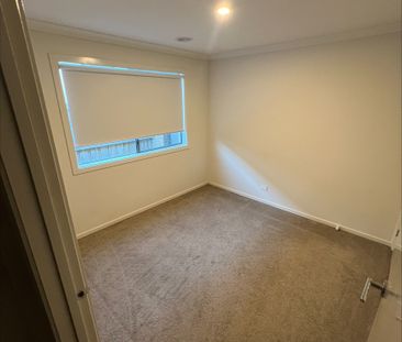Cranbourne East - Photo 1