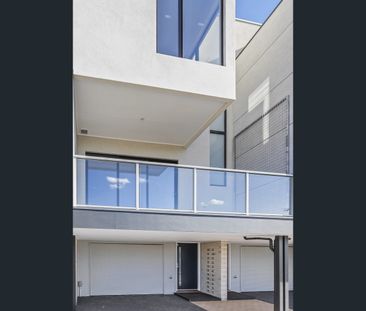 4/125 Synnot Street, Werribee, Vic 3030 - Photo 6