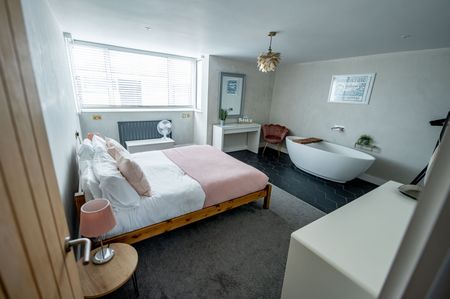 2 bedroom apartment to rent Brighton Square, Brighton, East Sussex, BN1 - Photo 3