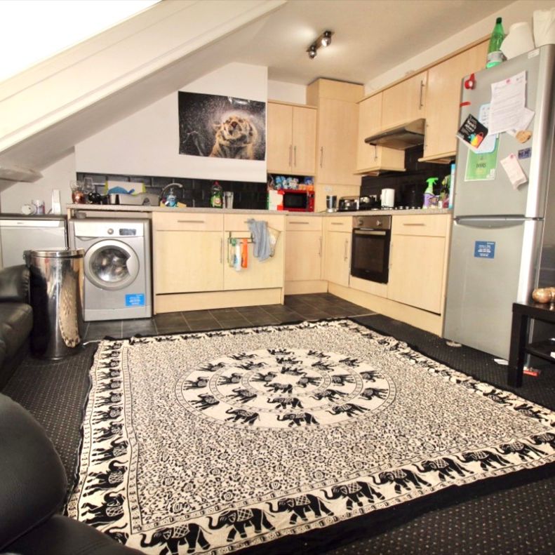 4 Bed - 5B Chestnut Avenue, Hyde Park, Leeds - LS6 1AZ - Student - Photo 1