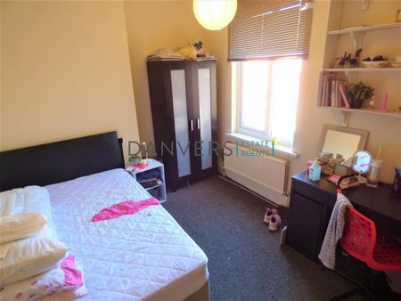 4 bedroom detached house to rent - Photo 2