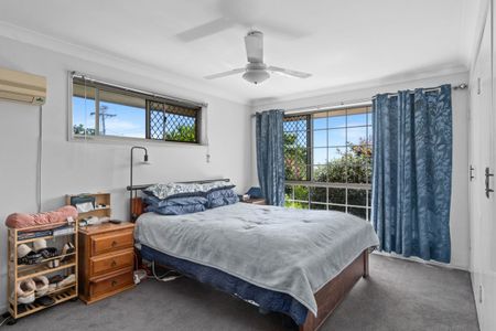 Spacious Home | Pet Friendly - Photo 3