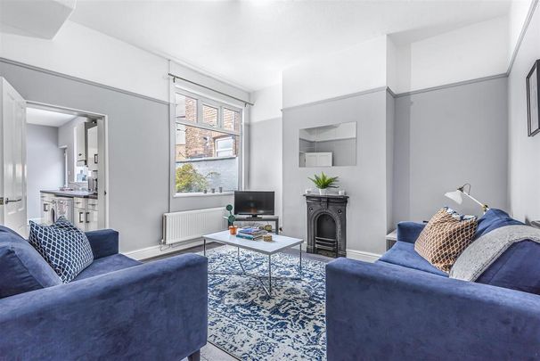 1 bedroom in a house share to rent - Photo 1