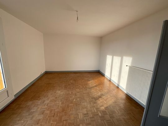 A LOUER - Bourges - T3 de 74.80m² avec balcon, parking et cave. - Photo 1