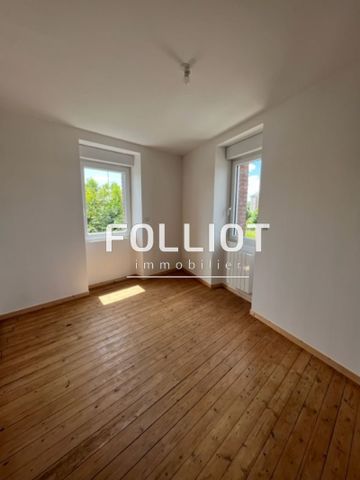 A LOUER - VIRE NORMANDIE - Proche commodit�s - Maison de 3 PP ENTI�REMENT R�NOV�E - Photo 2