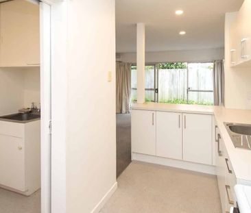Prime 2-Bedroom Merivale Living - Photo 4