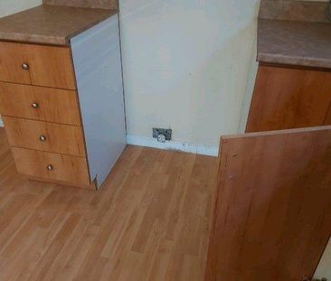 Grand 3/1/2 à louer, avec grandes fenêtres et plafond en cathédrale... - Photo 4