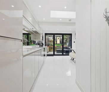 2 Bedroom House - Mid Terrace - Photo 4