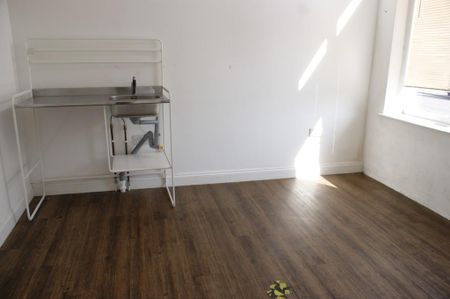 House to rent - Photo 2