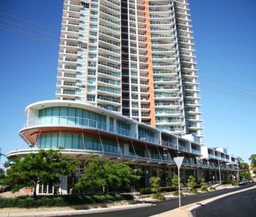 Modern Apartment with Stunning Views in Southport - Photo 1