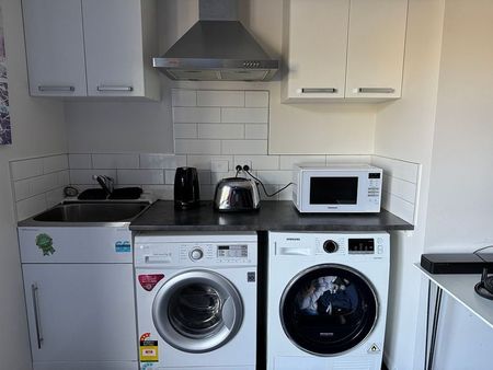 Private double room with ensuite - Photo 3