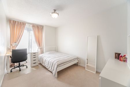 For Lease - 2025 Trawden Way, Oakville, Ontario - Photo 3