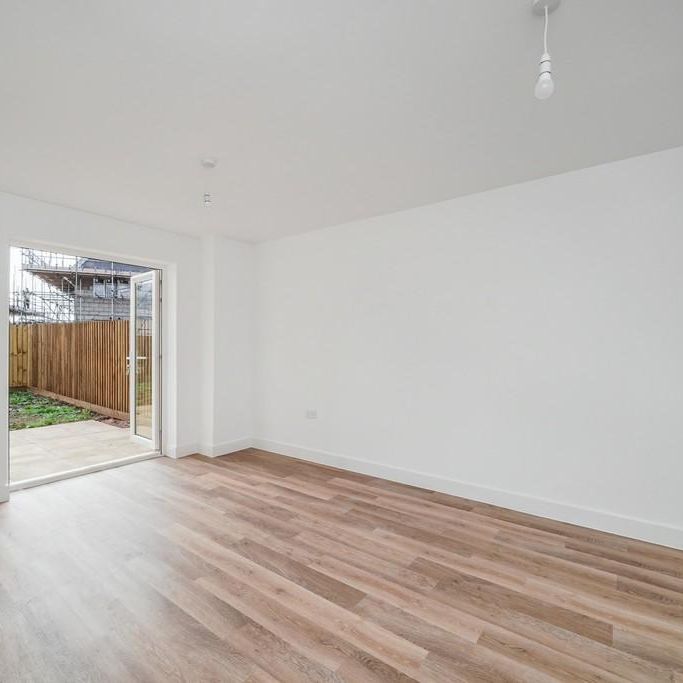 4 bedroom detached house to rent - Photo 1