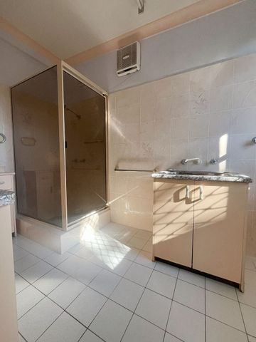 Huge One Bedroom Home - Photo 4