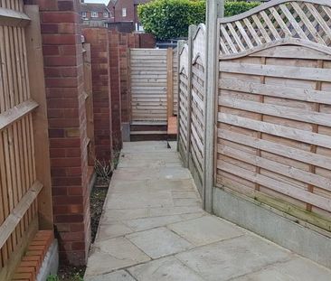 2 bedroom end of terrace house to rent - Photo 6