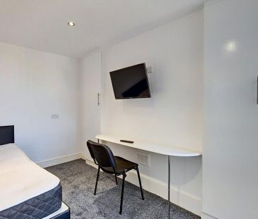 5 bedroom flat to rent - Photo 1