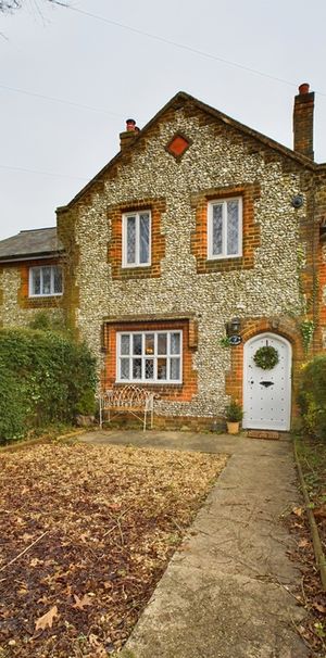 3 bed cottage to rent in Elm Road, Penn, High Wycombe, Buckinghamshire - Photo 1