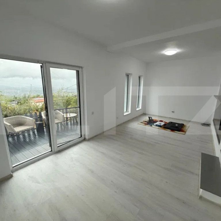 Casă modernă de închiriat, 100 mp, Bucium - Fotografie 1