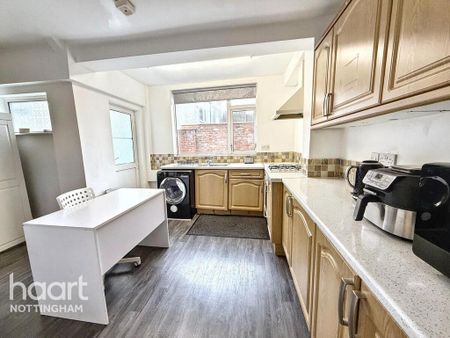 1 bedroom in a house share to rent - Photo 4