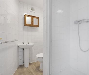 4 bedroom semi-detached house to rent - Photo 2