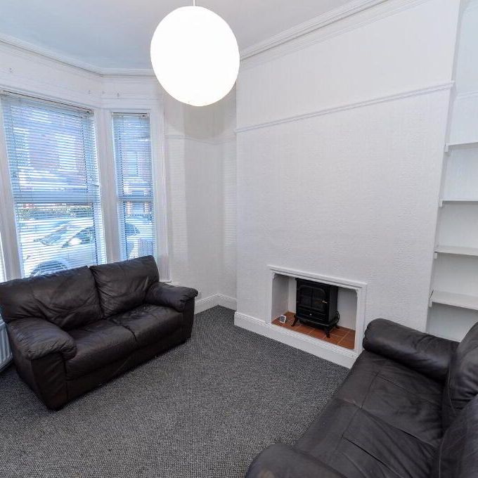 30 Haypark Avenue, Belfast, BT7 3FE - Photo 1