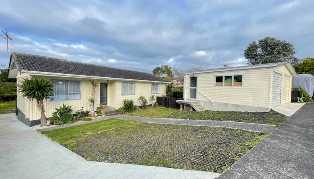 Easy, Breezy, Beautiful family home !! - Photo 1