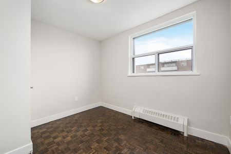 Bloor Street Apartments - Photo 2