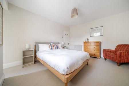 4 bedroom end of terrace house to rent - Photo 2