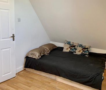 3 Bed Flat, Hindes Road, HA1 - Photo 6