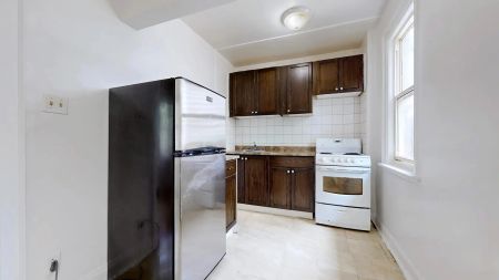 Bold Street Apartments — Large Bachelor - Photo 2