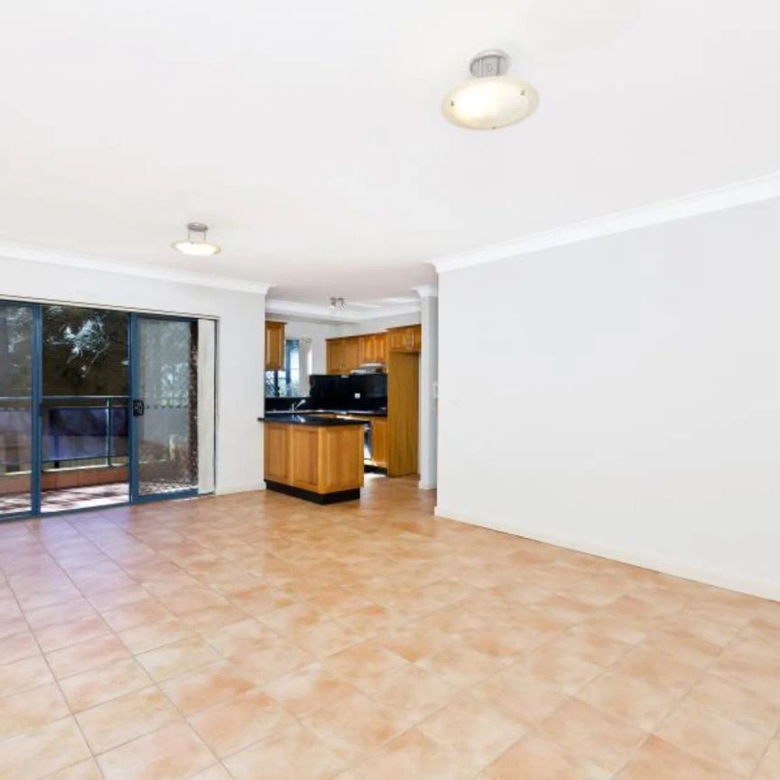 (1 WEEK FREE RENT) SPACIOUS & WELL POSITIONED 2-BEDROOM APARTMENT! - Photo 1