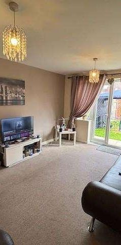 Pease Gardens, Middlesbrough, TS4 - Photo 1